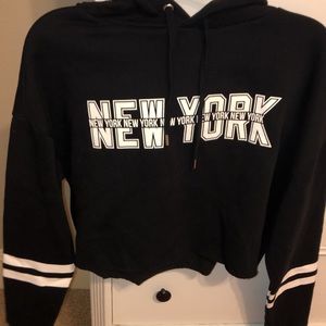 black and white new york long sleeve crop top